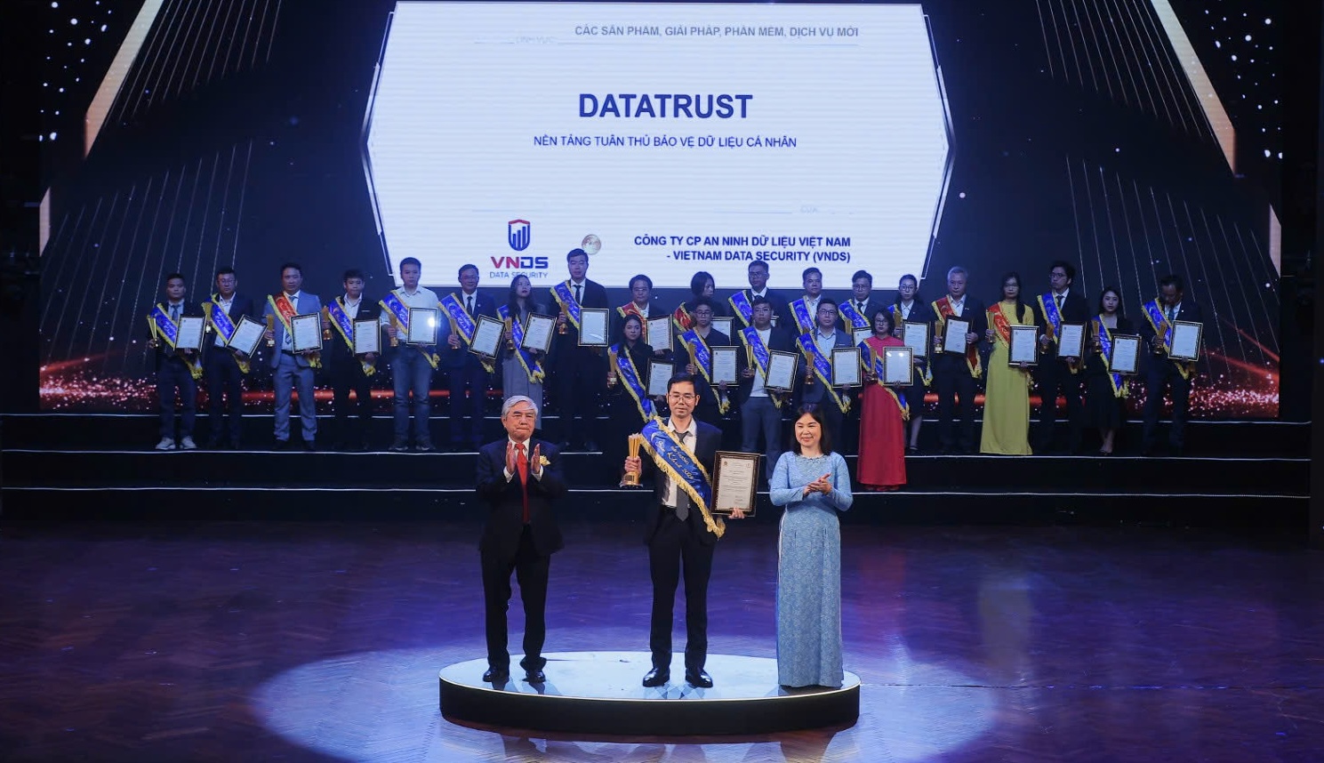 DataTrust được vinh danh tại Sao Khuê 2025: Khẳng định vị thế tiên phong trong bảo vệ dữ liệu cá nhân tại Việt Nam